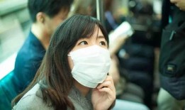 女的戴口罩爆料视频,女子爆料视频引发热议